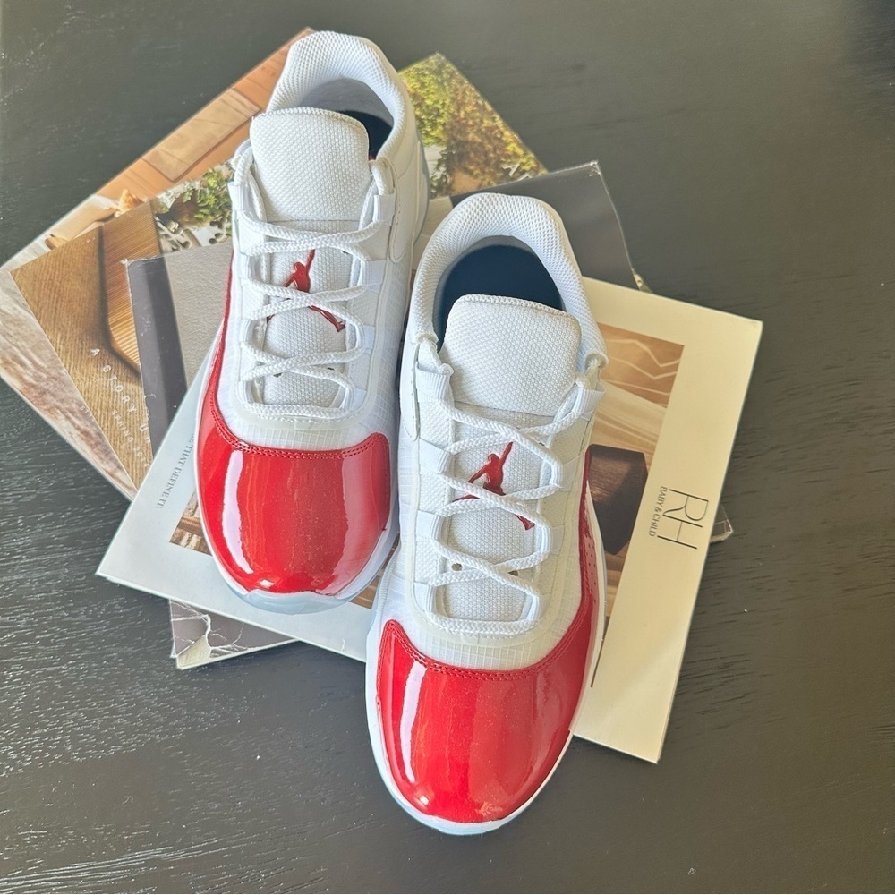Nike 11 comfort low chrrry red white sneakers shoes authentic brand new - Picture 3 of 8